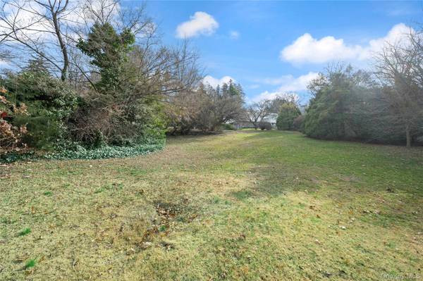 Ladd RD, Bronx, NY 10471