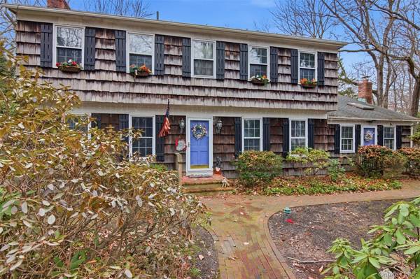 105 Rustic RD, Port Jefferson, NY 11777