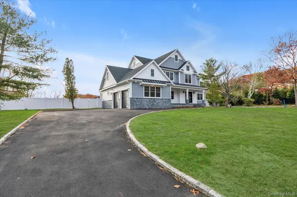 34 Calumet DR, Dix Hills, NY 11746