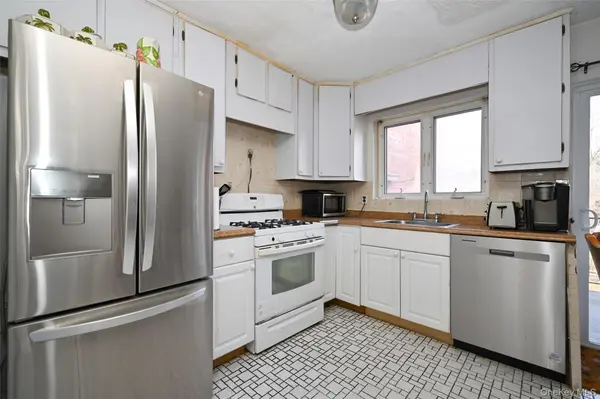 40-29 216th ST, Bayside, NY 11361