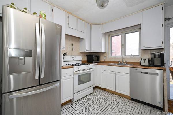 40-29 216th ST, Bayside, NY 11361