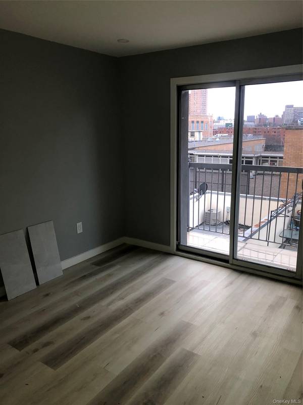 651 Courtlandt AVE, Bronx, NY 10451