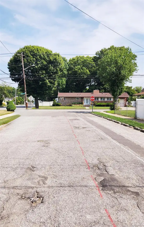 1090 Pinebrook, West Hempstead, NY 11552