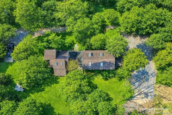 39 Cedar DR, Southampton, NY 11968