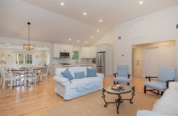 64 Aspatuck RD, Westhampton Beach, NY 11978