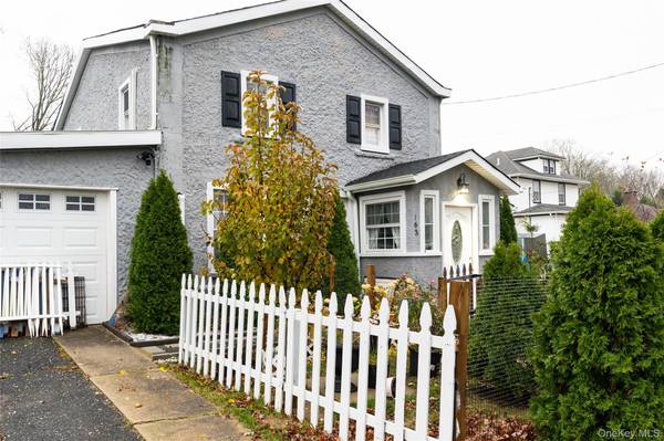 163 Orchard RD, East Patchogue, NY 11772