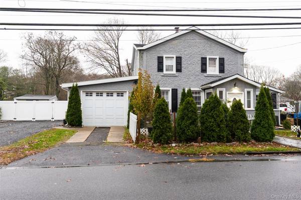 163 Orchard RD, East Patchogue, NY 11772