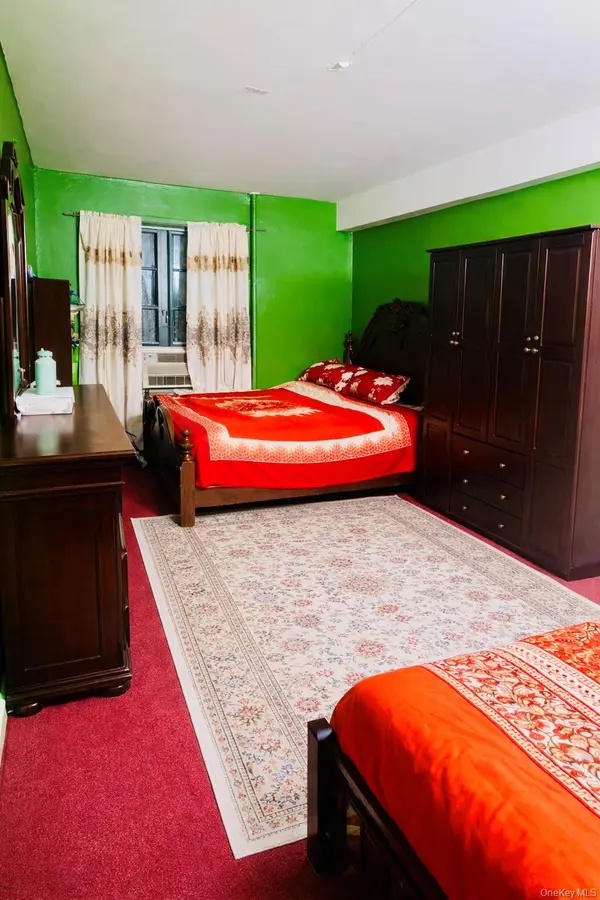 18 Metropolitan oval #3C, Bronx, NY 10462