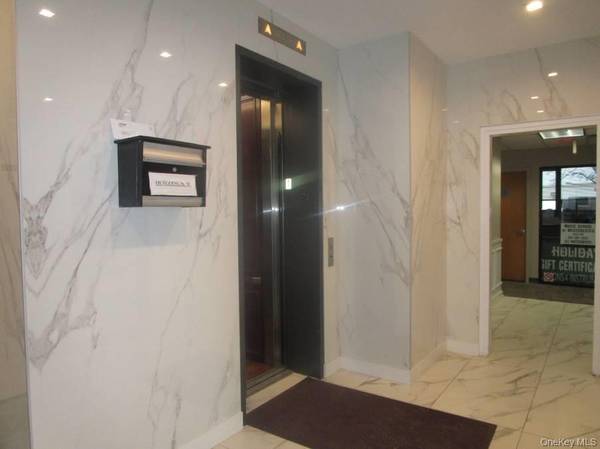 875 Mamaroneck AVE #305, Mamaroneck, NY 10543
