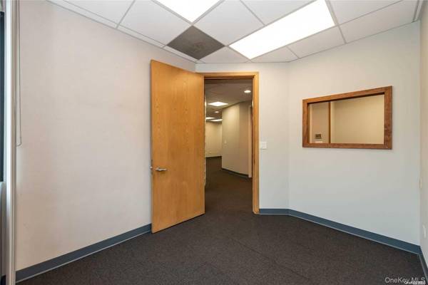 144 Woodbury RD #UPPER, Woodbury, NY 11797