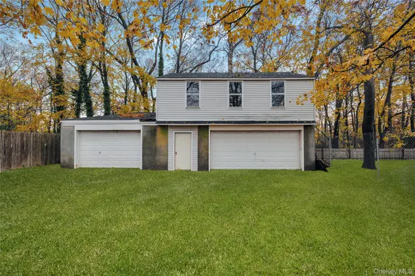 35 Andrew AVE, Islip Terrace, NY 11752