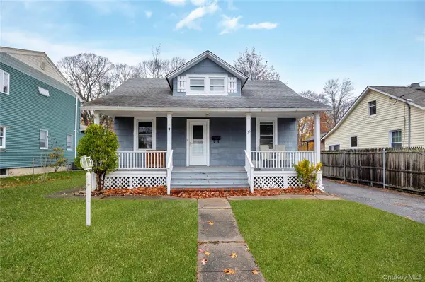 35 Andrew AVE, Islip Terrace, NY 11752