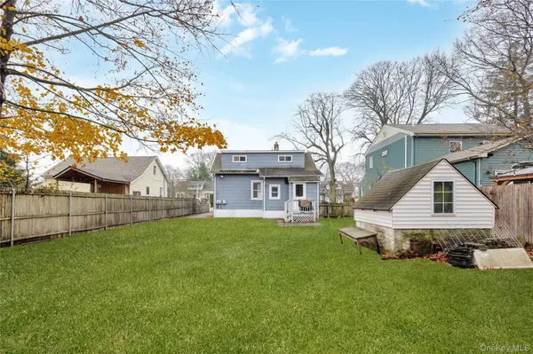 35 Andrew AVE, Islip Terrace, NY 11752