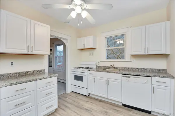 35 Andrew AVE, Islip Terrace, NY 11752