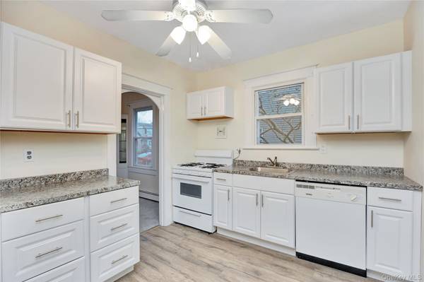 35 Andrew AVE, Islip Terrace, NY 11752