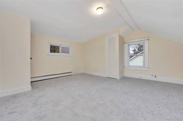 35 Andrew AVE, Islip Terrace, NY 11752