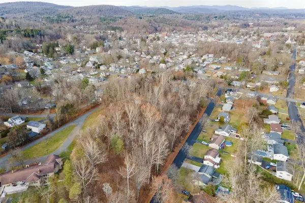 Sandra ST, Ellenville, NY 12428
