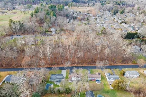 Sandra ST, Ellenville, NY 12428
