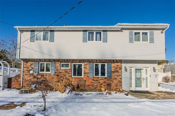 5 Joy RD, Selden, NY 11784
