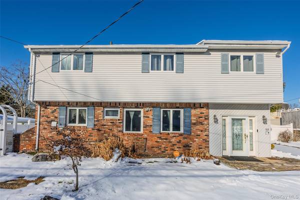 5 Joy RD, Selden, NY 11784