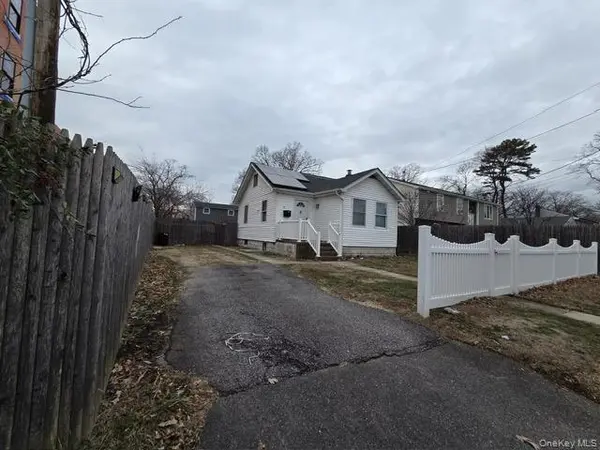 10 N 15th ST, Wyandanch, NY 11798