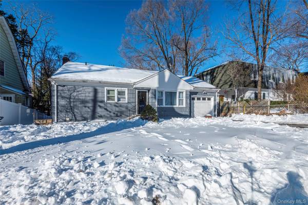 24 Jackson ST, Glen Cove, NY 11542