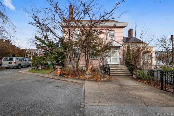 35-78/82 161st ST, Flushing, NY 11358