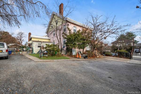 35-78/82 161st ST, Flushing, NY 11358