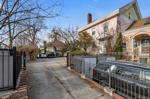 35-78/82 161st ST, Flushing, NY 11358