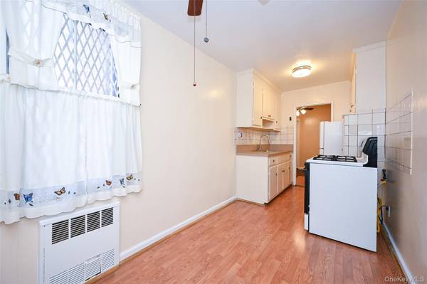 33-26 92 ST #4X, Jackson Heights, NY 11372