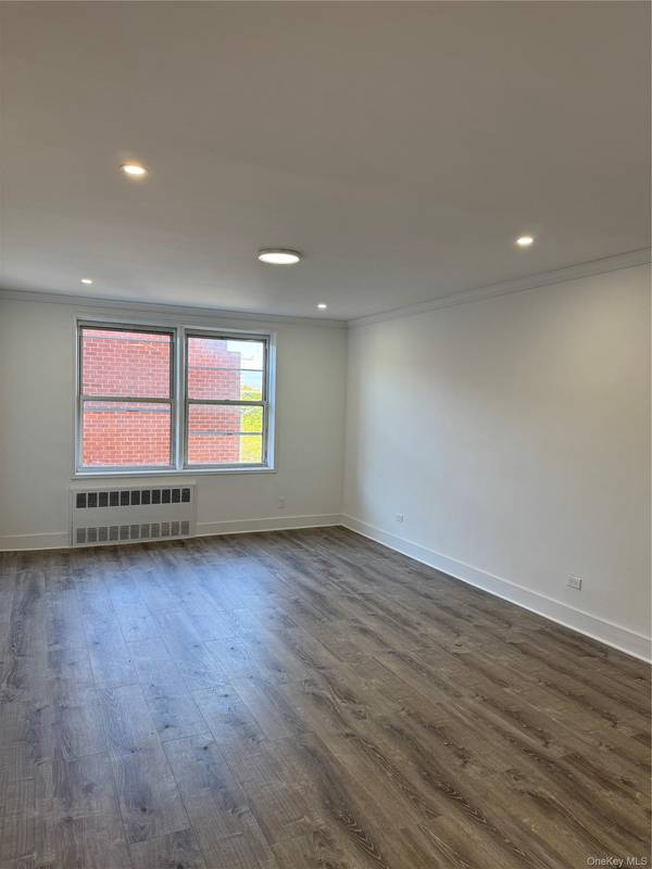 222-89 Braddock AVE #3-E, Bellerose, NY 11428