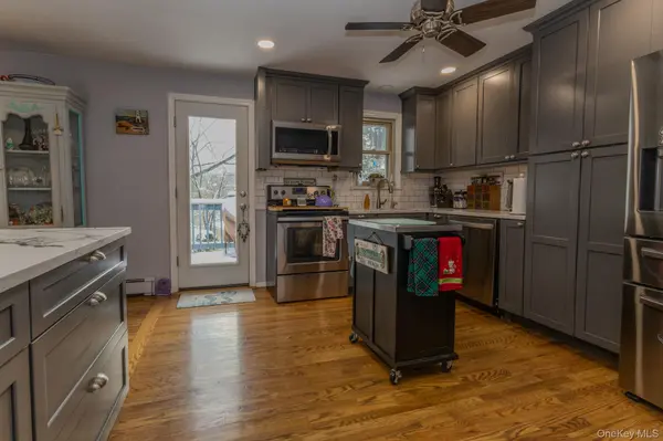 70 Kent Shore DR, Carmel, NY 10512