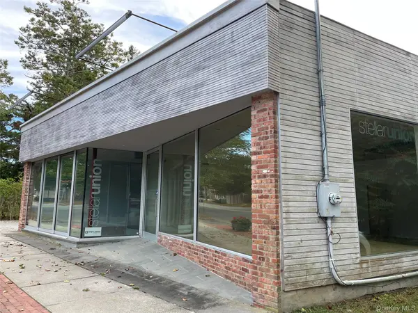 25 N North Sea RD, Southampton, NY 11968