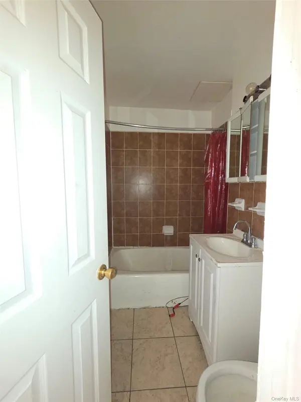 86-16 60th AVE #4D, Flushing, NY 11373