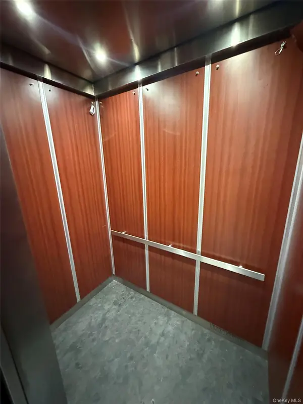 86-16 60th AVE #4D, Flushing, NY 11373