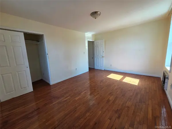 86-16 60th AVE #4D, Flushing, NY 11373