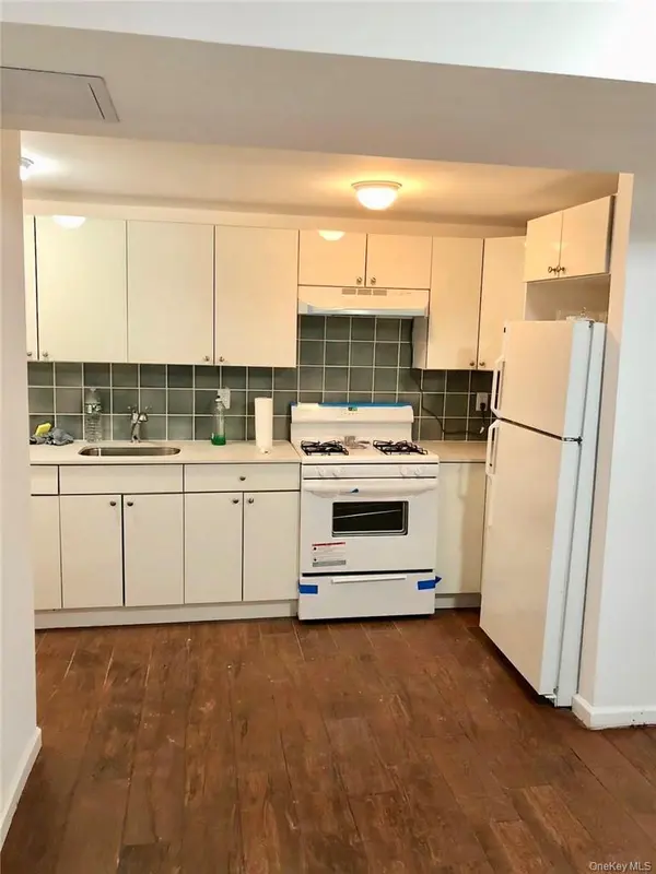 1823 Amethyst ST, Bronx, NY 10462
