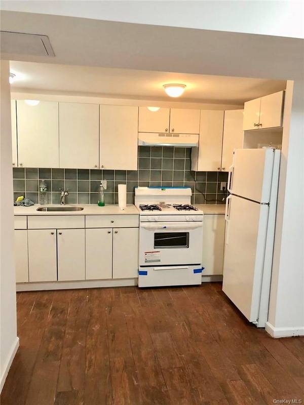 1823 Amethyst ST, Bronx, NY 10462