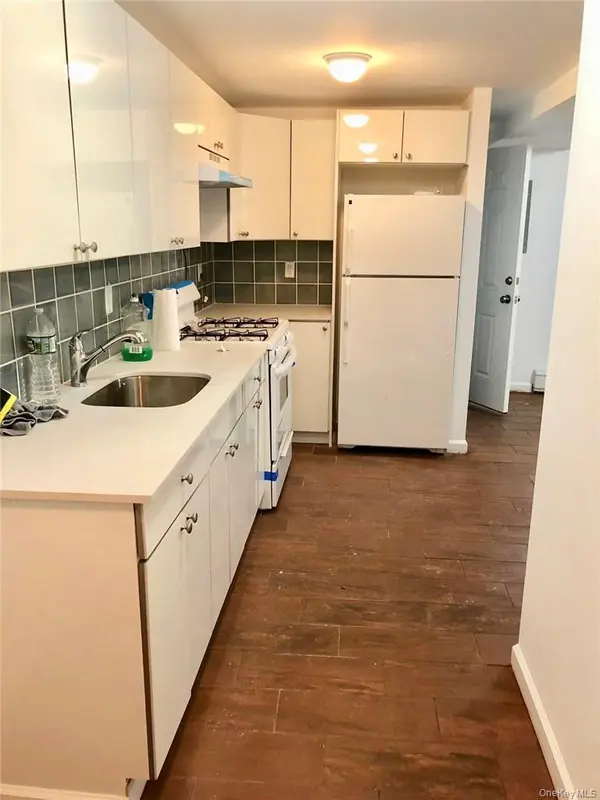 1823 Amethyst ST, Bronx, NY 10462