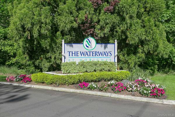 477 Woodscreek CT, Moriches, NY 11955