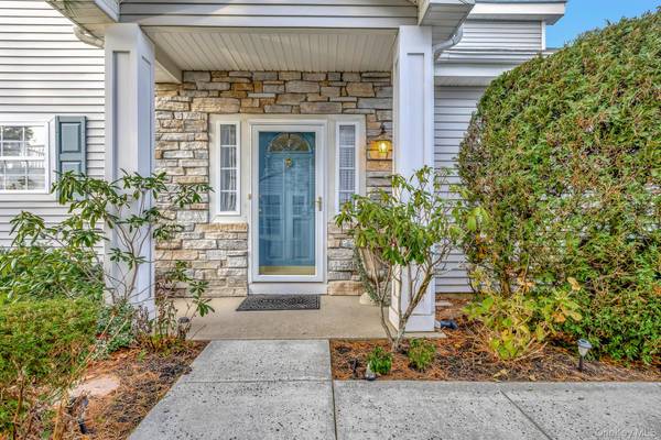 477 Woodscreek CT, Moriches, NY 11955