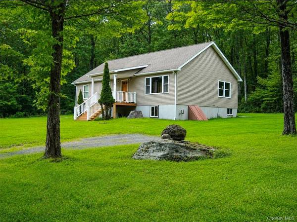 76 Wynkoop DR, Kerhonkson, NY 12446