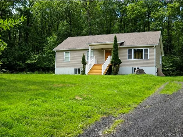 76 Wynkoop DR, Kerhonkson, NY 12446