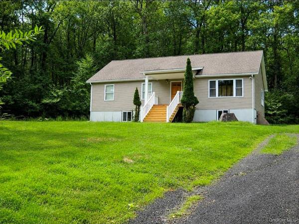 76 Wynkoop DR, Kerhonkson, NY 12446