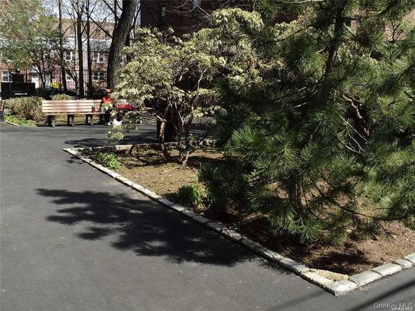 91-10 32 AVE #E102, East Elmhurst, NY 11369