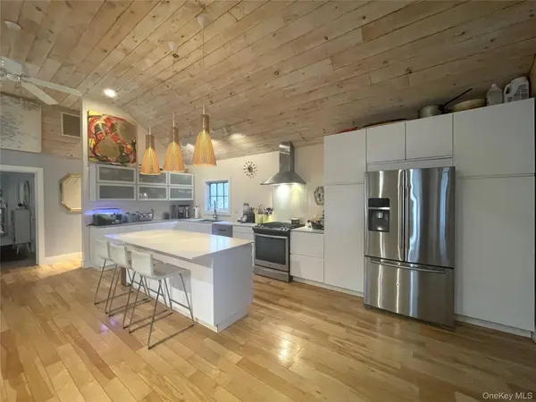 21 N Sea RD, Southampton, NY 11968