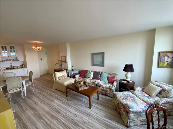 27010 Grand Central Pkwy #10X, Floral Park, NY 11005