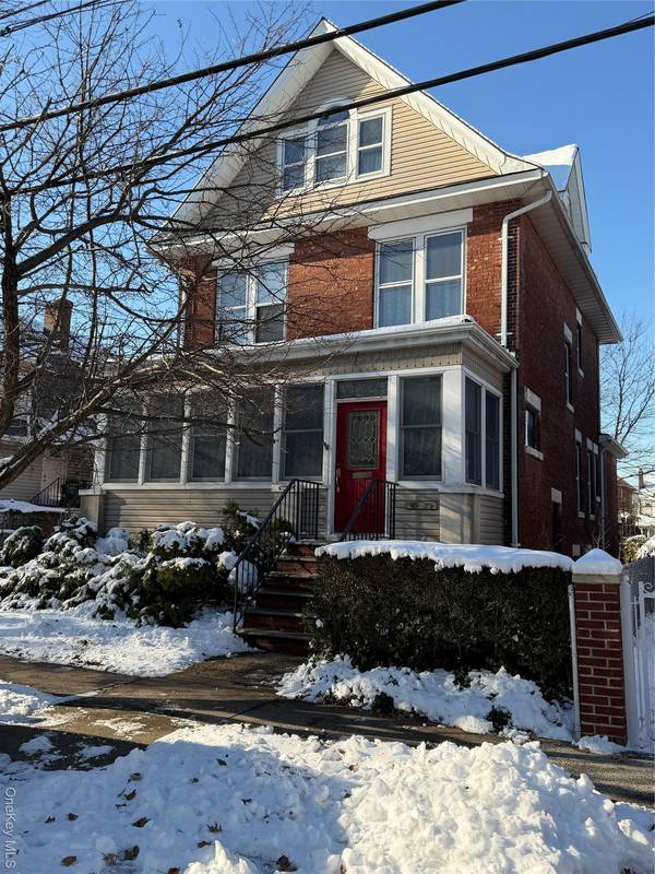 4032 195th ST, Flushing, NY 11358