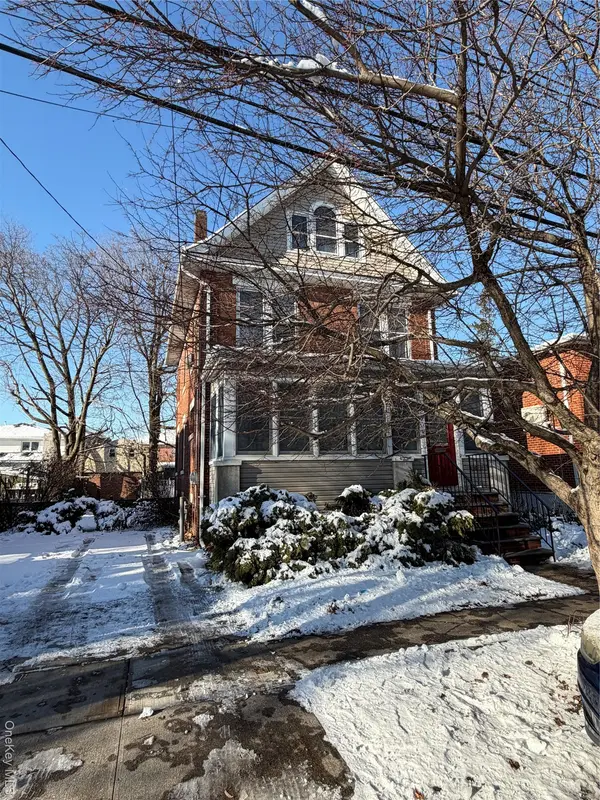 4032 195th ST, Flushing, NY 11358