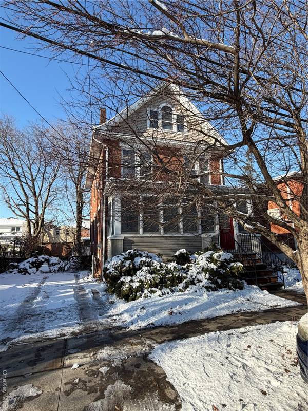 4032 195th ST, Flushing, NY 11358